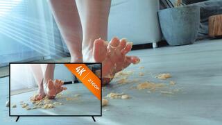 Banana vs Young Feet - 4K 2160p MP4