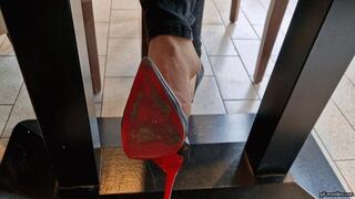 I have only one shoe left in the restaurant HD wmv 1920x1080