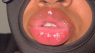 Kisses sucking headhunter dick for that cumshot