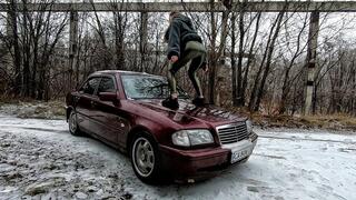 Bouncing and shaking old Mercedes (custom video)