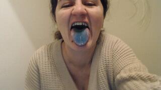 Blue tongue and teeth