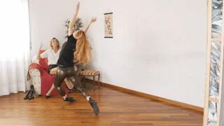 una sfilata per due - a fashion show for two (PART 1) (MOBILE VERSION MP4)