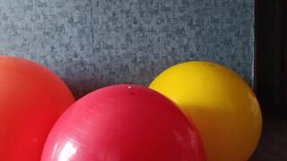 b2p balloons on gymball