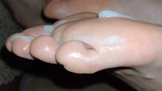 Alexandra - Inserting her fingernails into his peehole and cumming on her soles [dirty feet, foot worship, footjob, hand fetish] (4K)