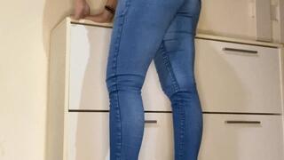 Farting in Jeans and high-heels