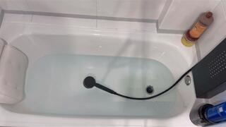 Enjoy my farts in my bathtub