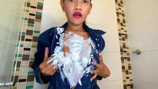 FOAM AND WET SHOW LEVIS JACKET AND JEANS
