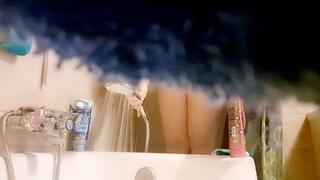 Your Italian stepmom takes a shower - Watch her secretly 720HD