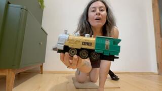 giant girl crushes train express mov