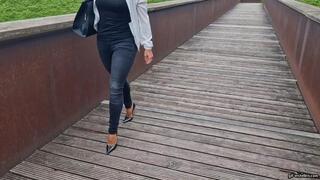 shoeplay with Lorenzi High Heels and walk with only one shoe HD mp4 1920x1080