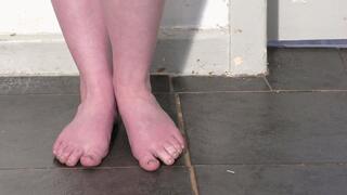 Jenny's Head Trampling Feet (4K)