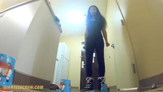 Giantess Crew – Yoko – Xmas Party