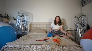 Saskia gets rid of some old anime balloons