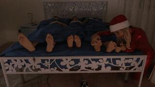 Santa's little helper (FOOT FETISH)