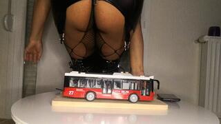 Le Bus supporte le poids de Sarah