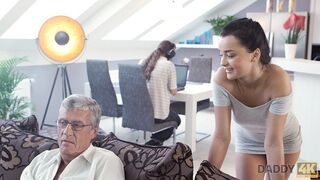 DADDY4K. Mauvais Papa Baise La Petite Amie De Son Fils Erica Black