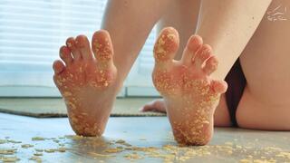 Crushing the Crisps with her Beautiful Feet - ASMR and Food Crush - HD 1080p MP4