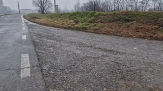 Stuck in the mud with the car not starting 4K