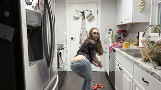 Ur girlfriends buttcrack