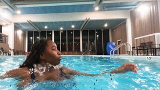 Teenies Swim with Giantess in Pool 1080