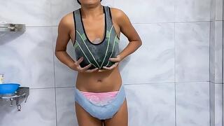 Sexy Camylle Stuffs Her Bra And Panties Full Of Ice