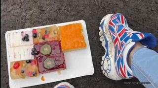 cake crush with cute UK Buffalo