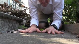 Alice crushing hands outdoor in sandals