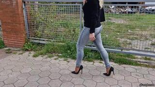 My shoe falls into the river and floats away HD mp4 1920x1080