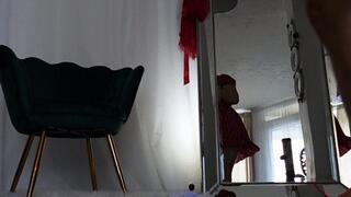 Giantess dancing