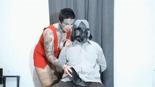 A BORN FOOT CUCK TRIES SHOE SMELLING MASK FOR FIRST TIME