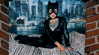 Catwoman Switches From Dom To Drooly Sub