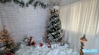 Amaya Blue has to strip in the snow and to come in