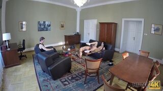 HUNT4K. Teen Braucht Geld Für Juweliergeschäft, Warum also Für Heißen