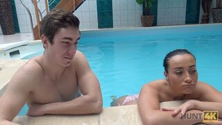 HUNT4K. Der Arme Hahnrei Sollte Zusehen, Wie Der Reiche Mann Seine Freundin