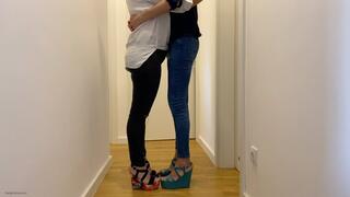 GIRLS IN PLATFORM SHOES TOE TAPPING - MOV HD