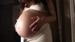 The size of a pregnant woman must be measured (Full HD 1920 1080)