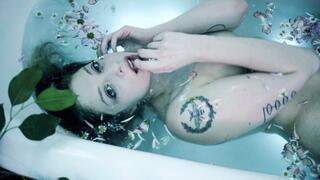 Goddess's Beautiful Bath