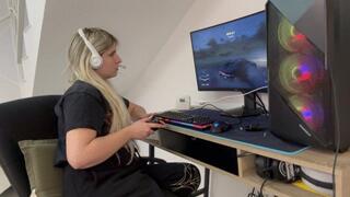 Gaming while farting episode 3