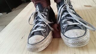 piétinement de ma tête en converse