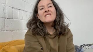 she bites her lip mpeg