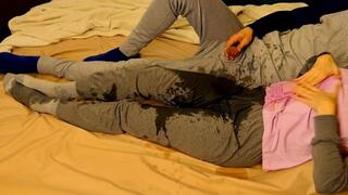 Sensual pee bath in the morning (artwork without audio)