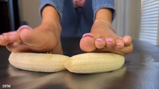 "Jezebel Juice destroys Bananas with her sexy toes"