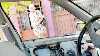 Pumping Angeline's car pedal (1)