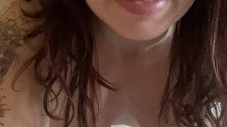 A slutty milf and her vibrator