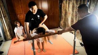 LUNA138_2 100kg man in turn ride on 1 50kg girl