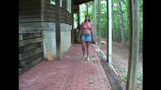 Milf Dee Is Outside Looking For A Cock 2 Suck! (1st half mp4)