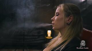 Rod between her lips 4K MP4