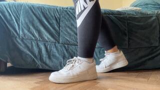 Bl@ckmail at the feet of Findom Leïla