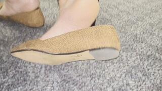 Candid cross ankle and gripping flats!