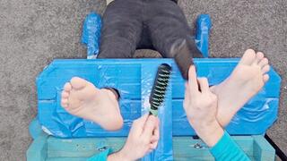 SOLES-UP TICKLING: MAXX